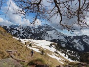 53 Scendiamo con vista in Arera